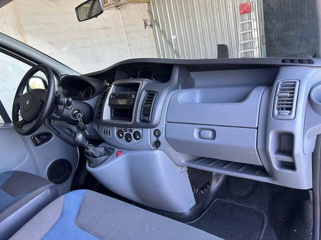 RENAULT TRAFIC 9 SEATS 2.0 DCI SPANISH LHD IN SPAIN 137000 MILES SUPERB 2013